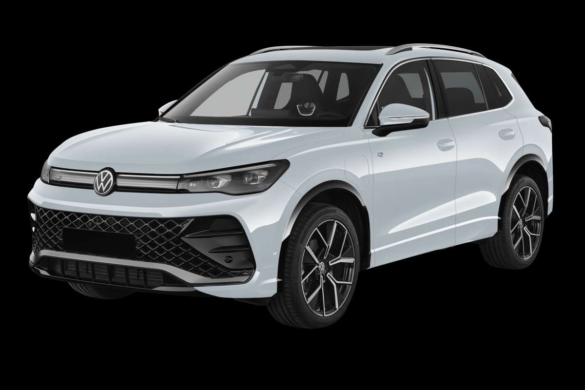 Schräge Frontansicht eines Volkswagen Tiguan, freigestellt