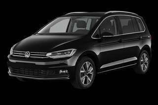 Schräge Frontansicht auf einen Volkswagen Touran Comfortline, freigestellt