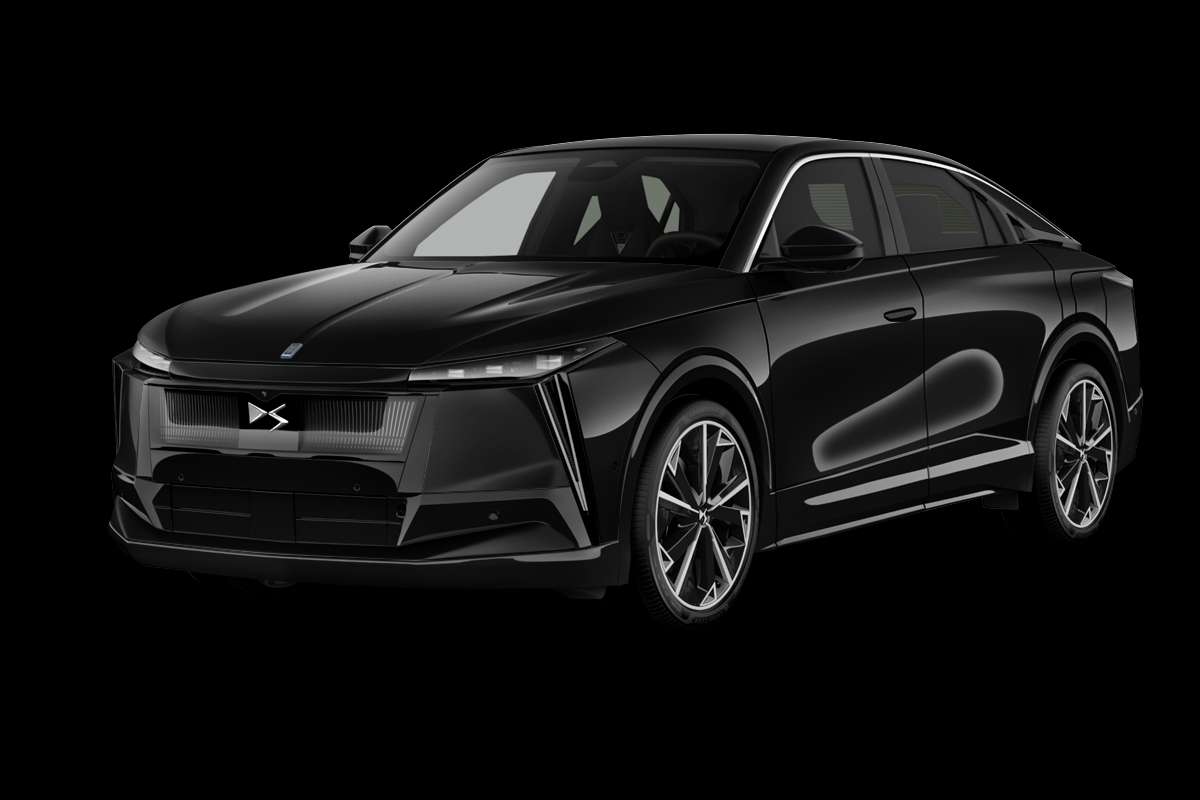 Schräge Frontansicht eines DS Automobiles Nº 8, freigestellt