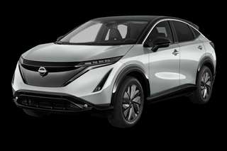 Schräge Frontansicht auf einen Nissan Ariya Evolve Pack, freigestellt