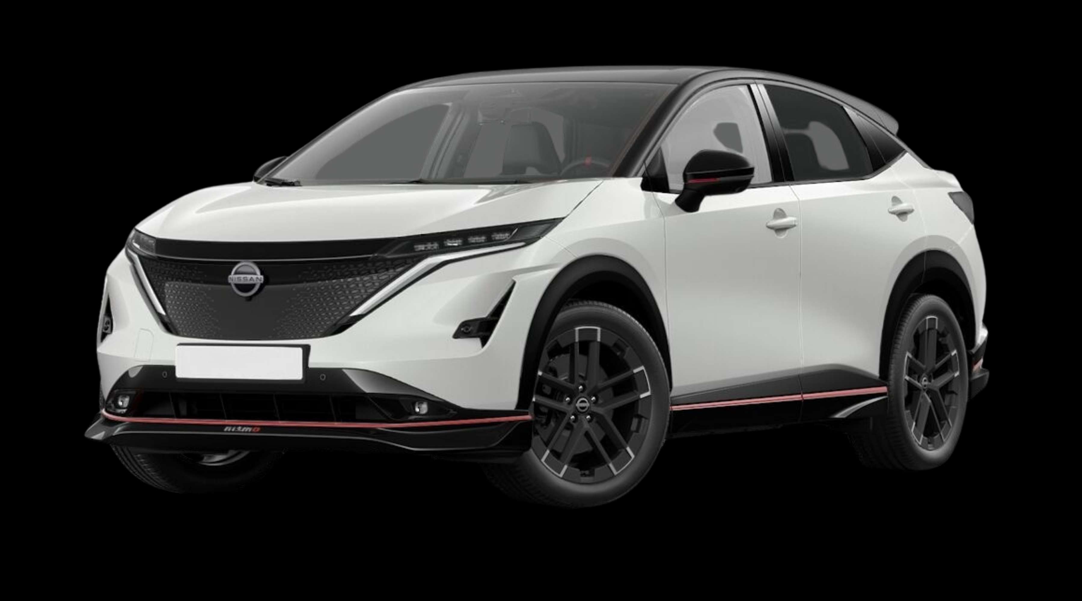 Schräge Frontansicht eines Nissan Ariya, freigestellt