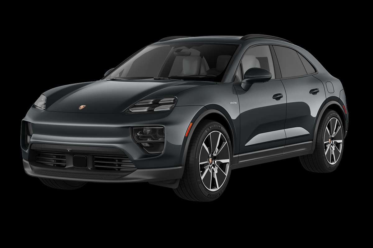 Schräge Frontansicht eines Porsche Macan, freigestellt
