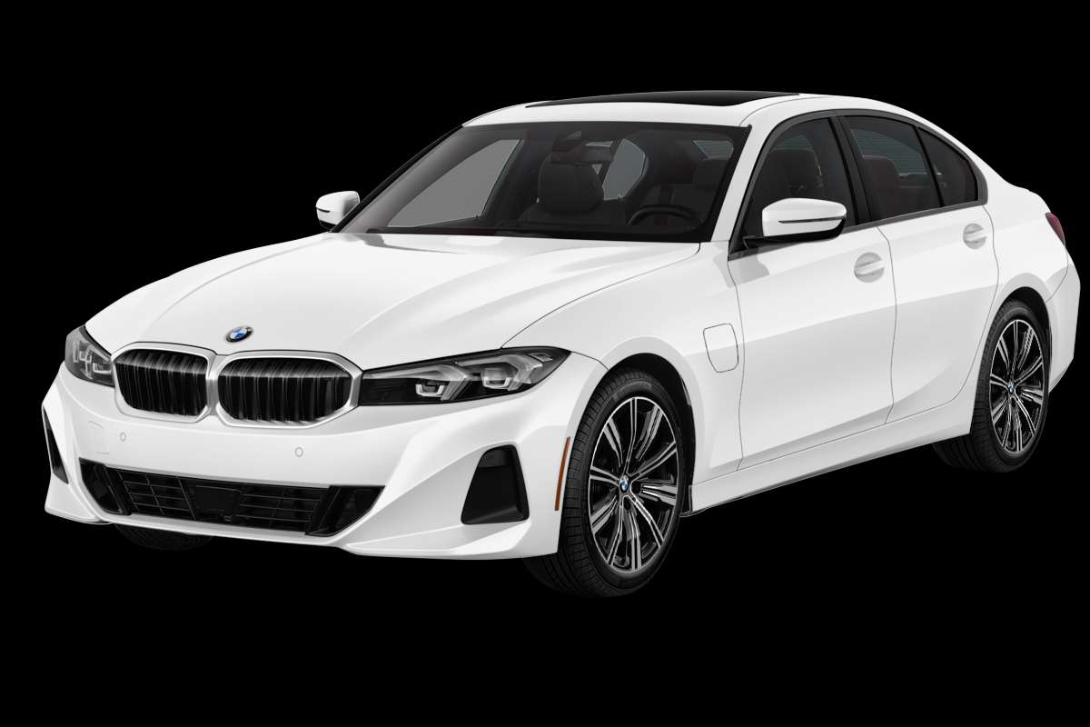 Schräge Frontansicht eines BMW 3er-Reihe, freigestellt