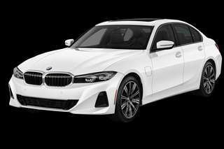 Schräge Frontansicht auf einen BMW 3er-Reihe , freigestellt