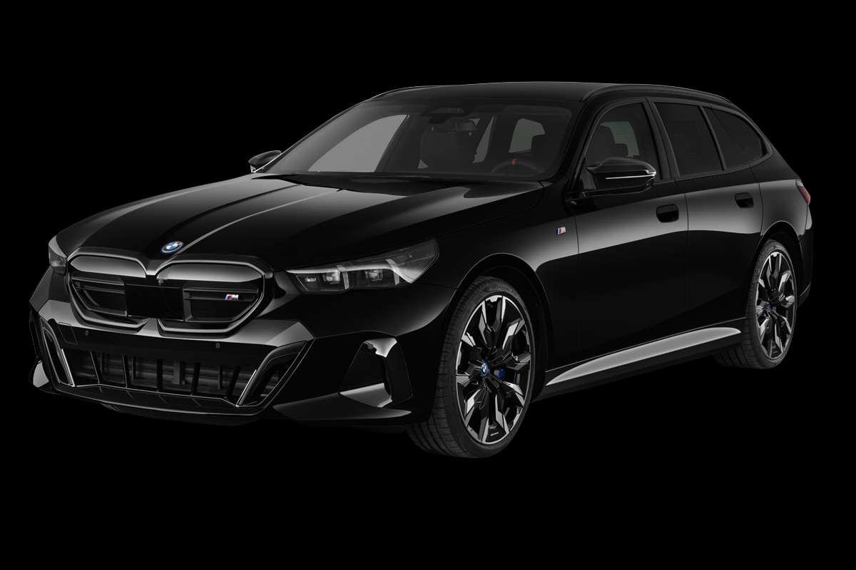 Schräge Frontansicht eines BMW i5, freigestellt