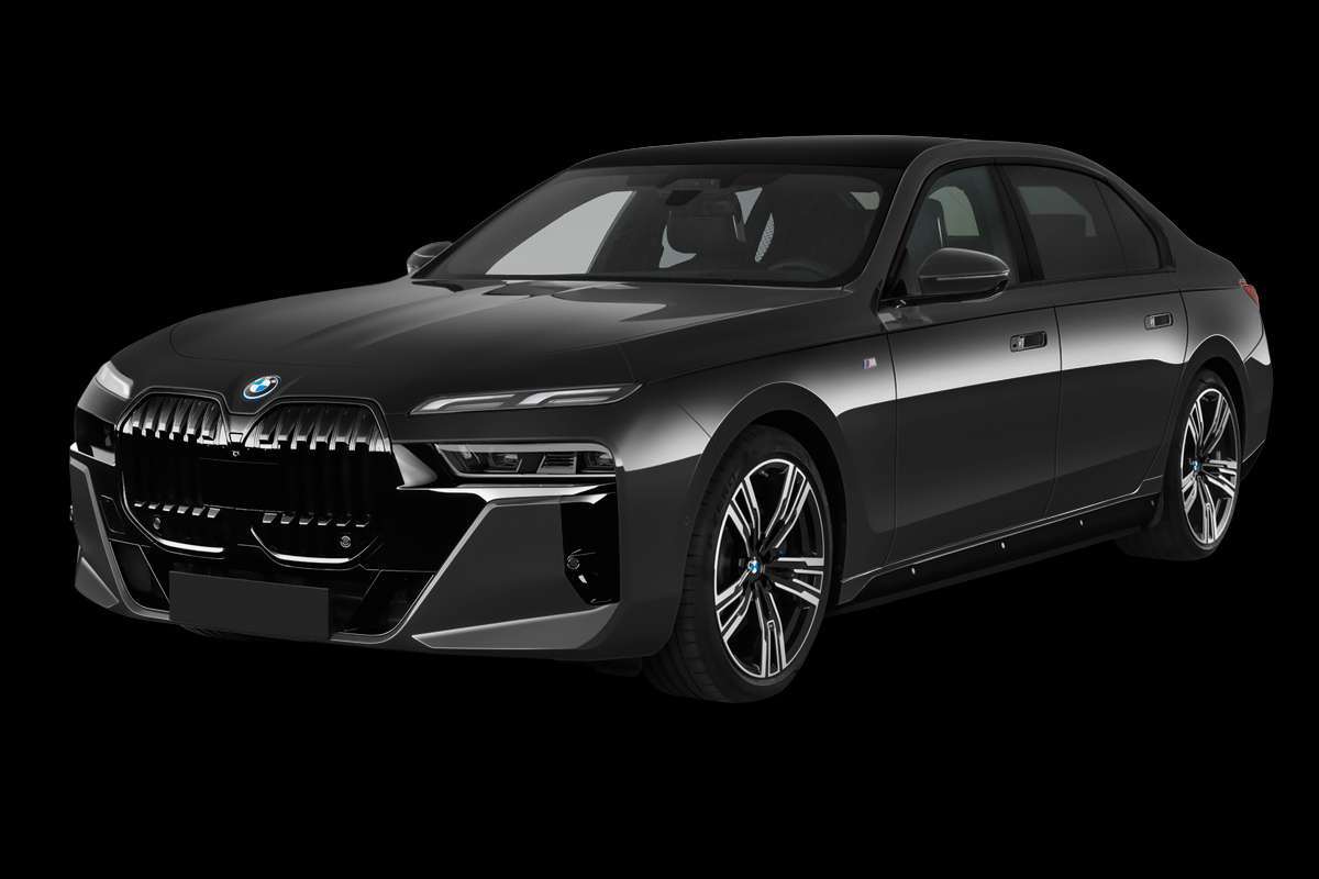 Schräge Frontansicht eines BMW i7, freigestellt