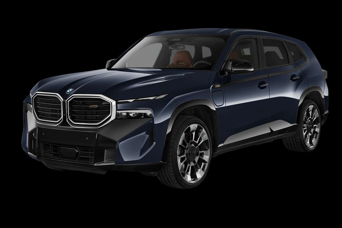 Schräge Frontansicht eines BMW XM, freigestellt