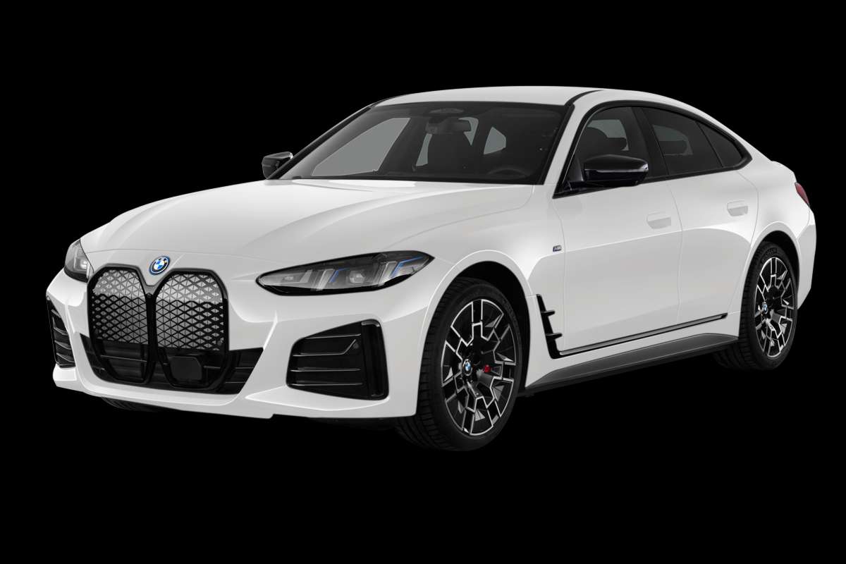 Schräge Frontansicht eines BMW i4, freigestellt