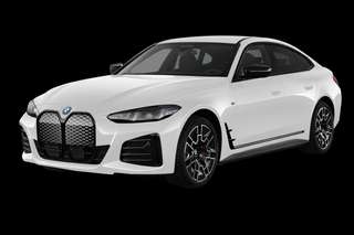 Schräge Frontansicht auf einen BMW i4 , freigestellt