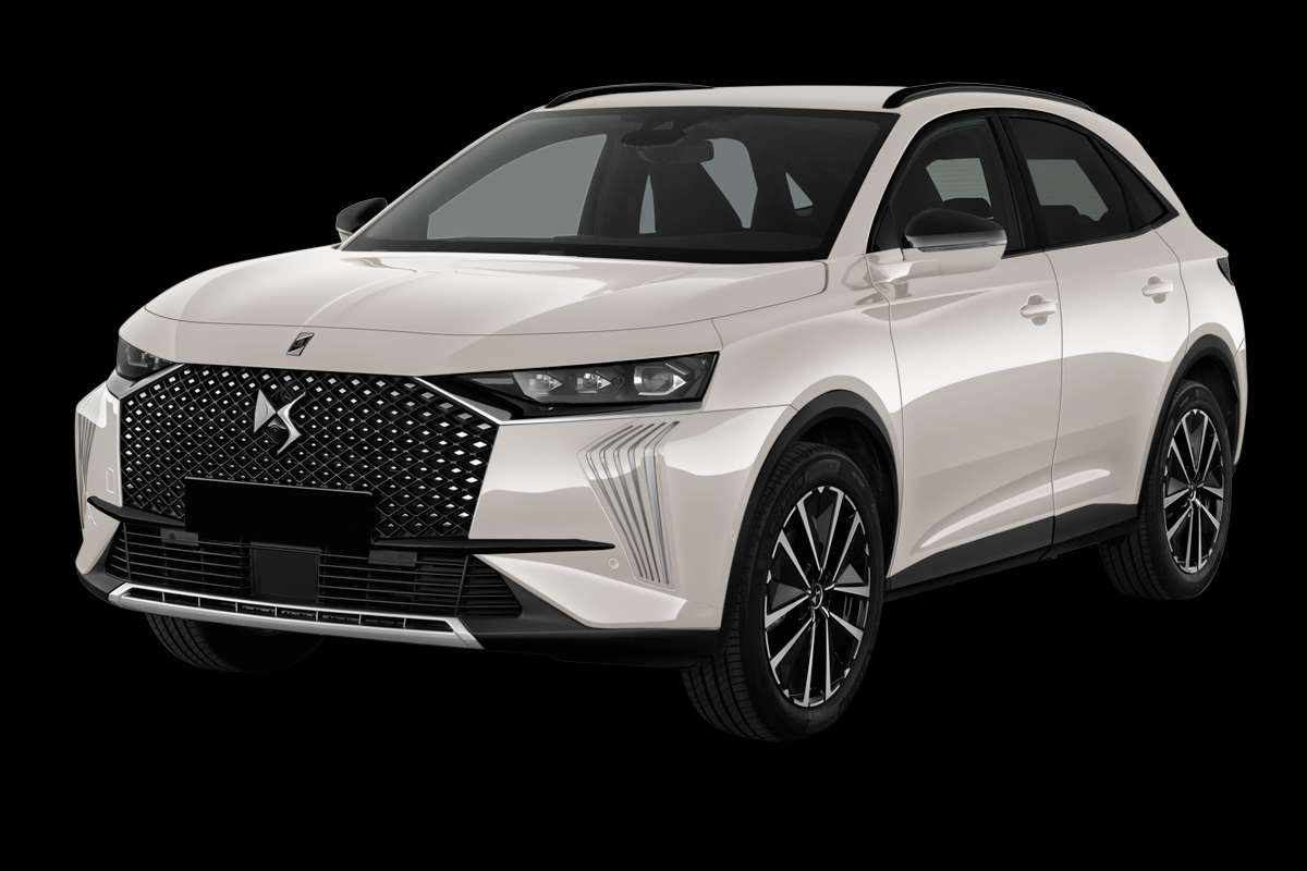 Schräge Frontansicht eines DS Automobiles DS 7, freigestellt