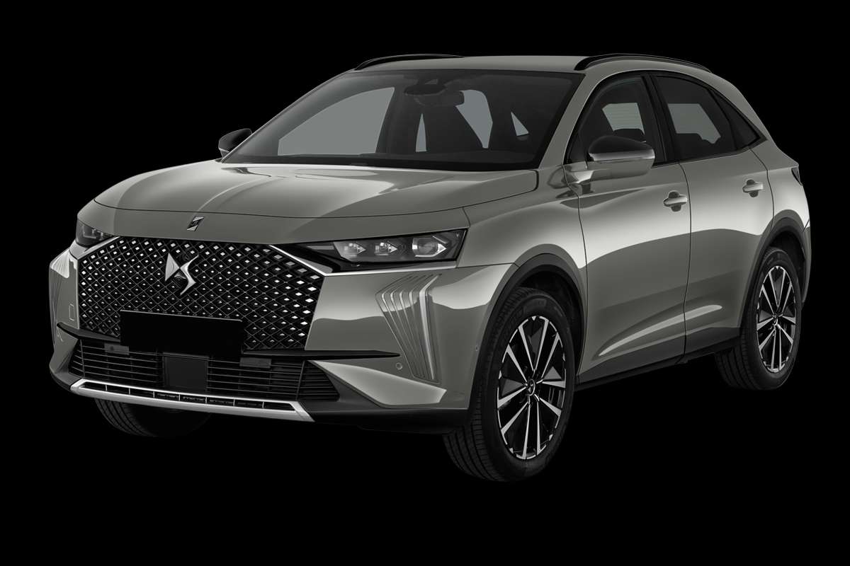 Schräge Frontansicht eines DS Automobiles DS 7, freigestellt