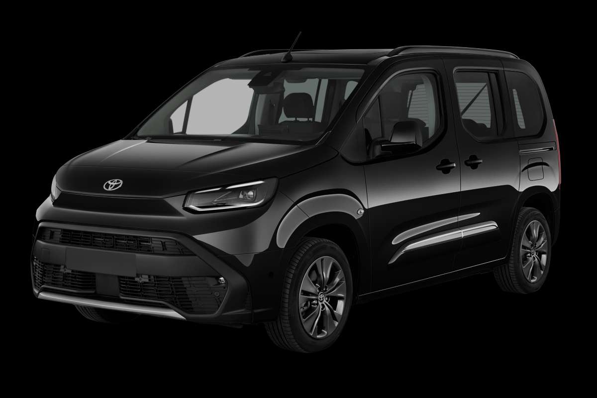 Schräge Frontansicht eines Toyota Proace City Verso, freigestellt