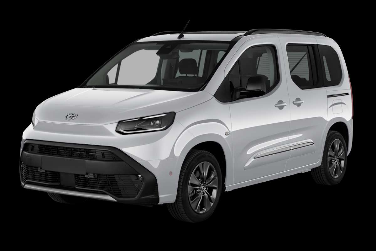 Schräge Frontansicht eines Toyota Proace City Verso, freigestellt