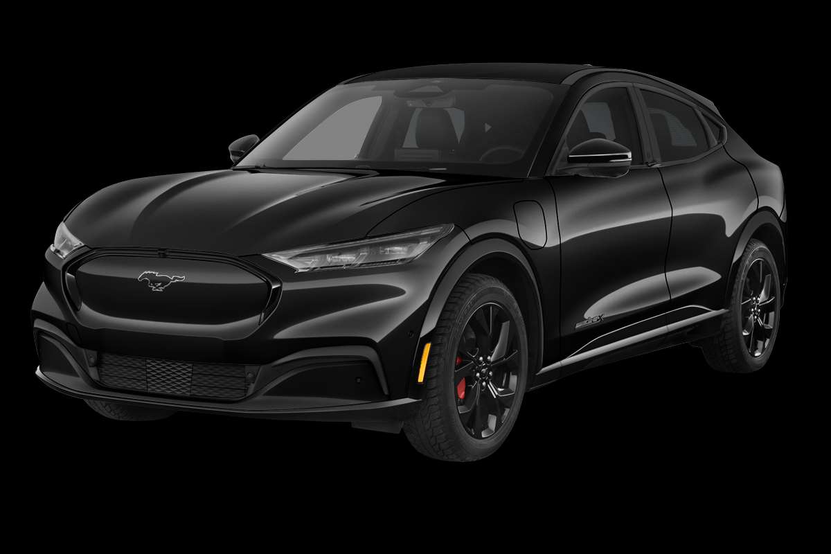 Schräge Frontansicht eines Ford Mustang Mach-E, freigestellt