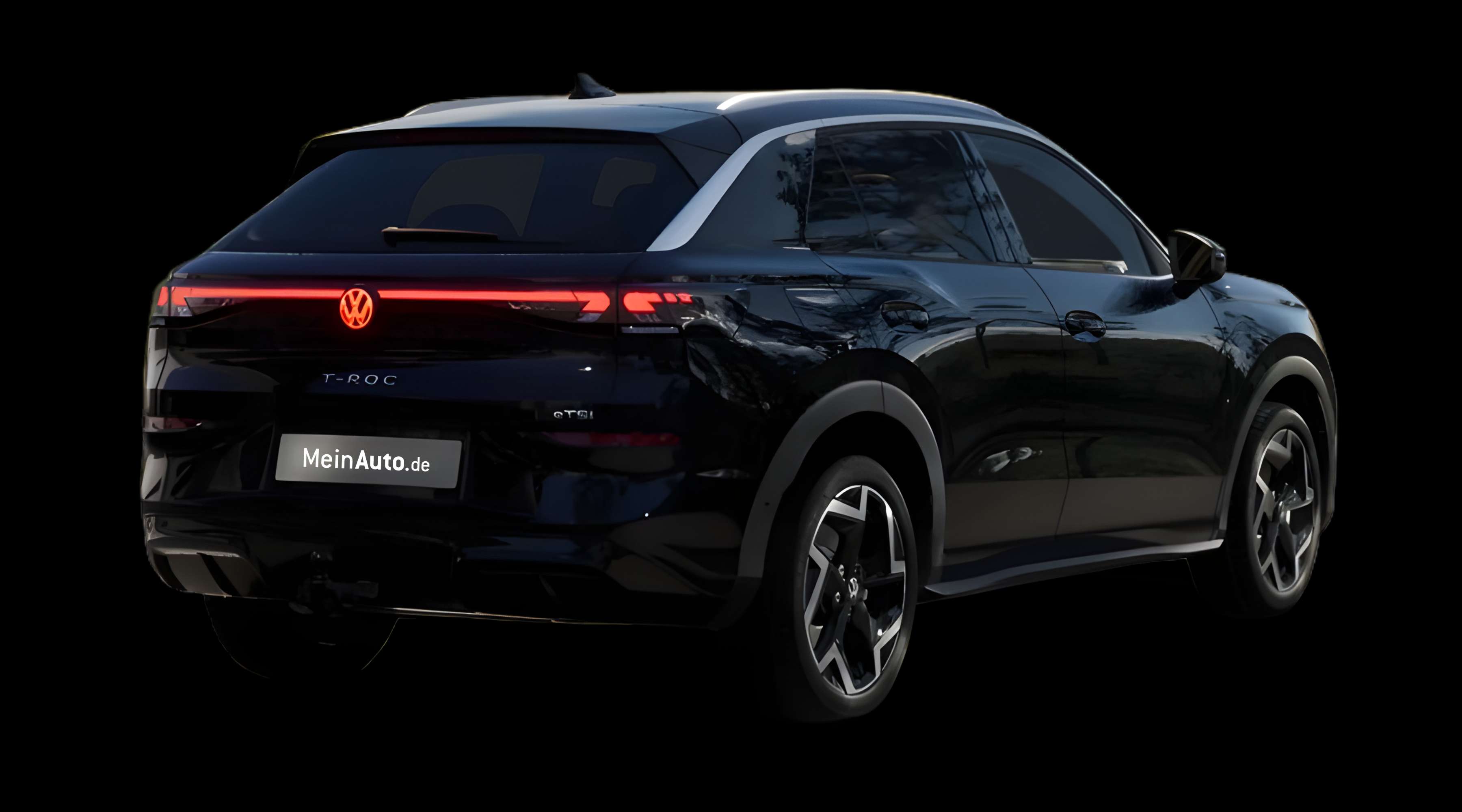 Schräge Heckansicht eines Volkswagen T-Roc, freigestellt