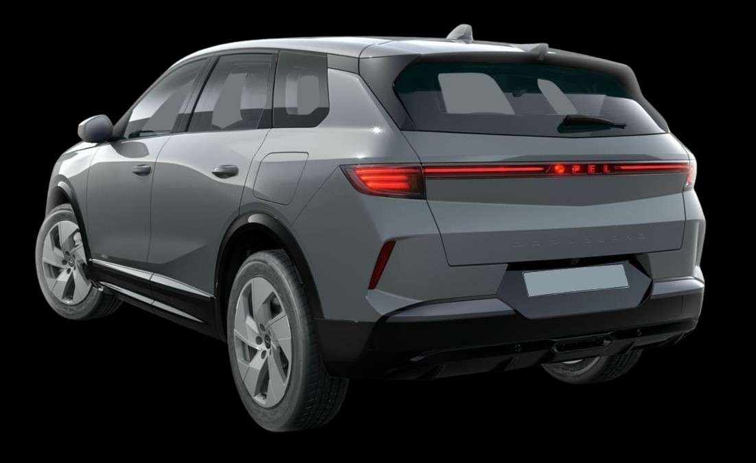Schräge Heckansicht eines Opel Grandland, freigestellt