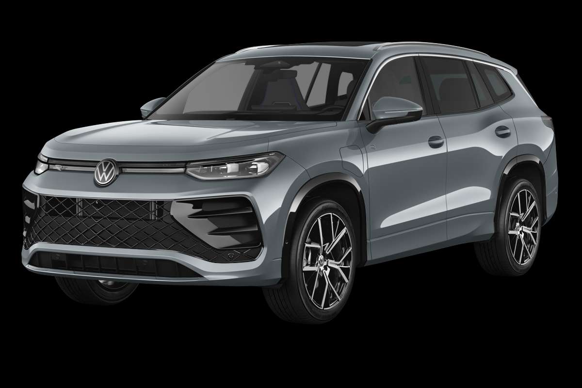 Schräge Frontansicht eines Volkswagen Tayron, freigestellt