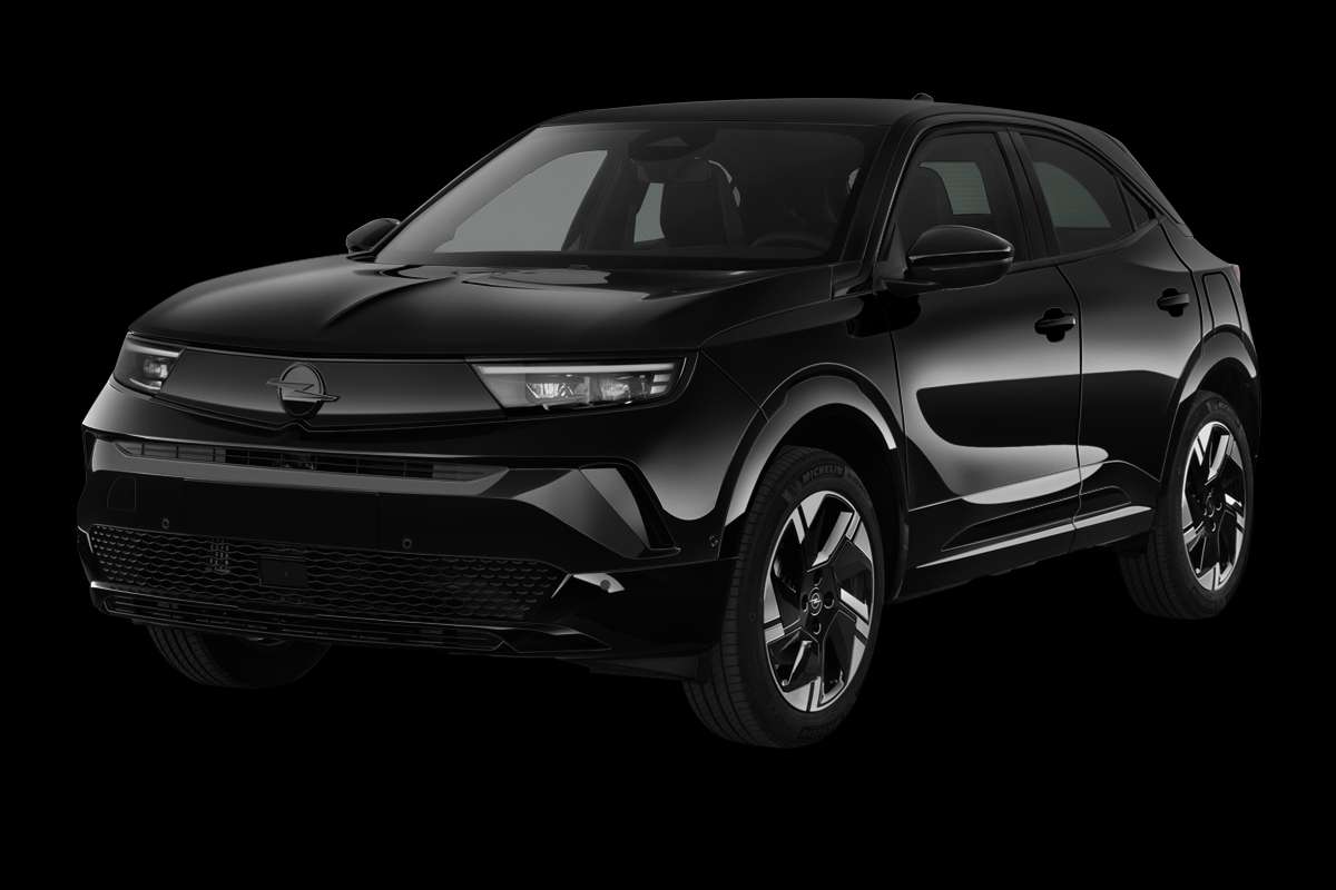 Schräge Frontansicht eines Opel Mokka, freigestellt