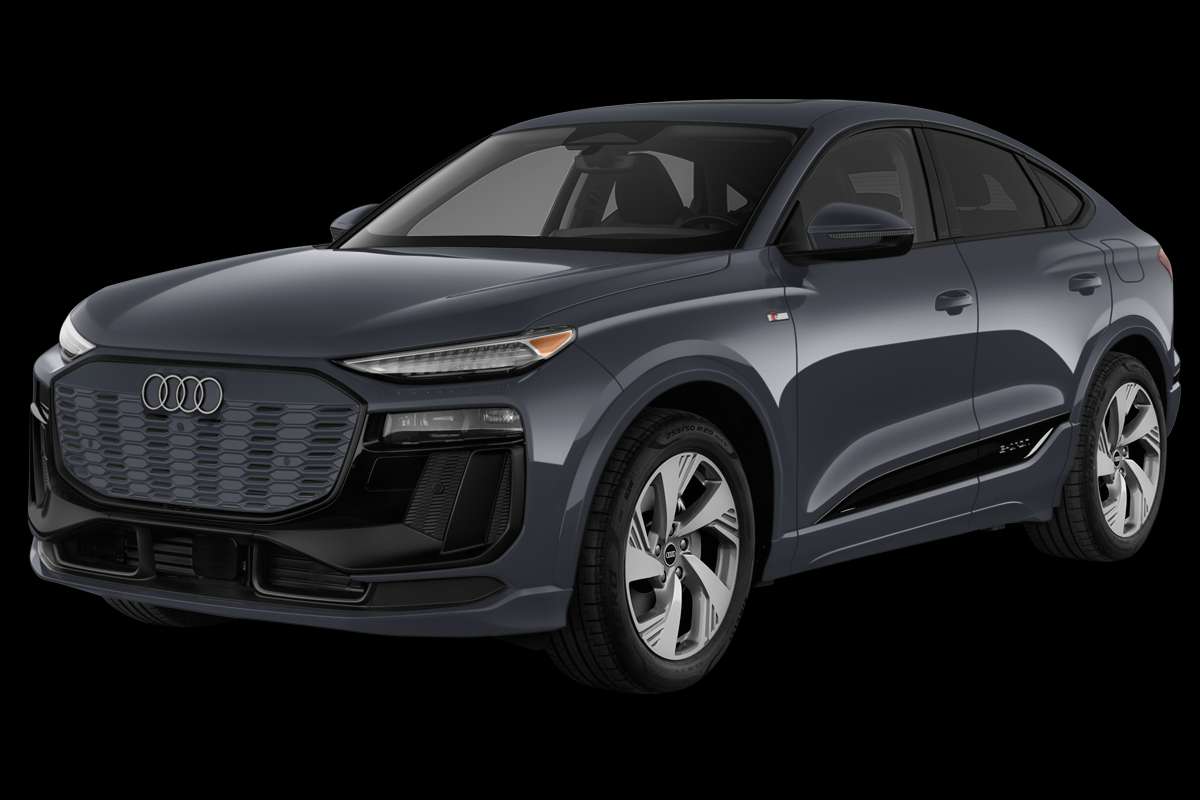 Schräge Frontansicht eines Audi Q6 Sportback e-tron, freigestellt