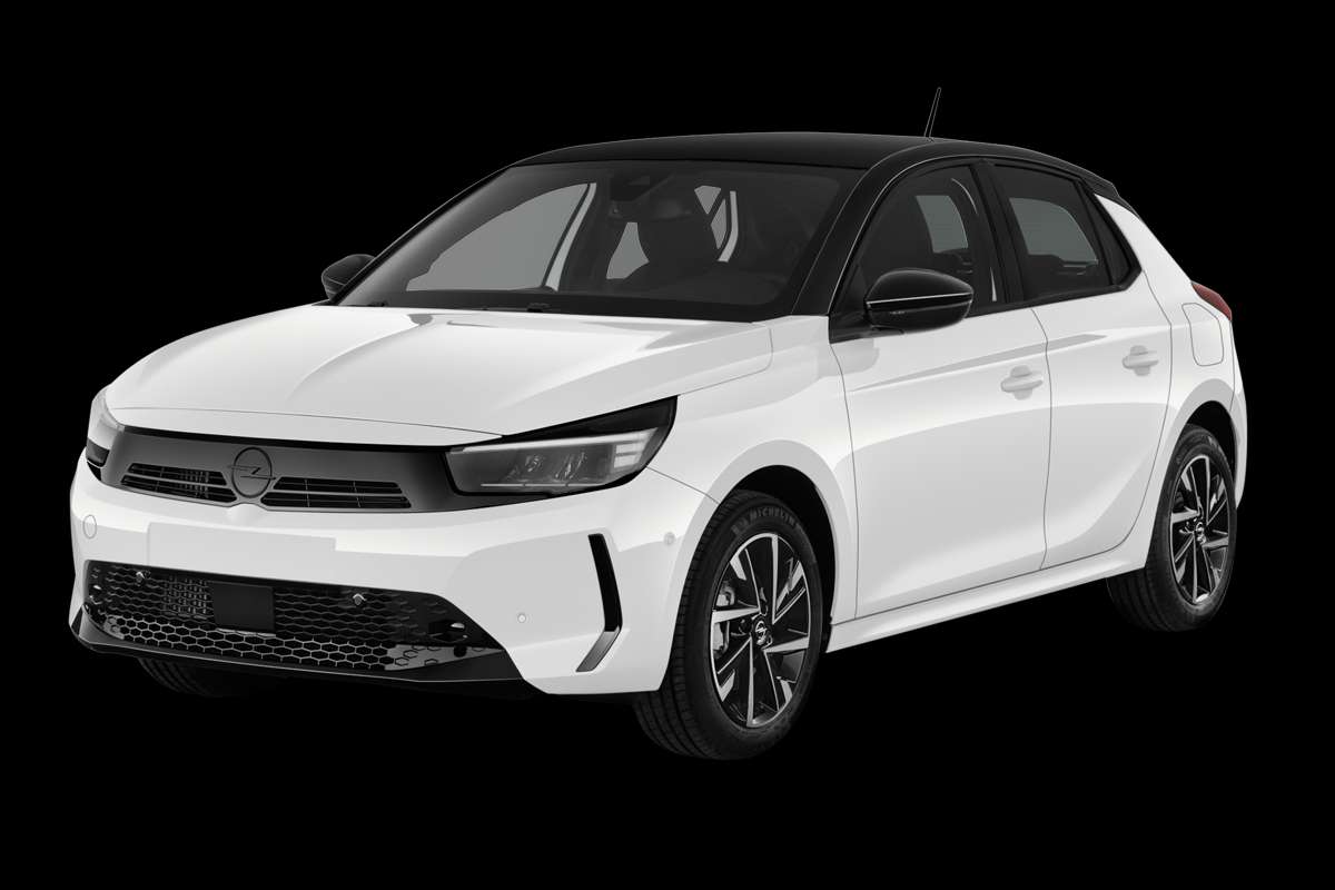 Schräge Frontansicht eines Opel Corsa, freigestellt