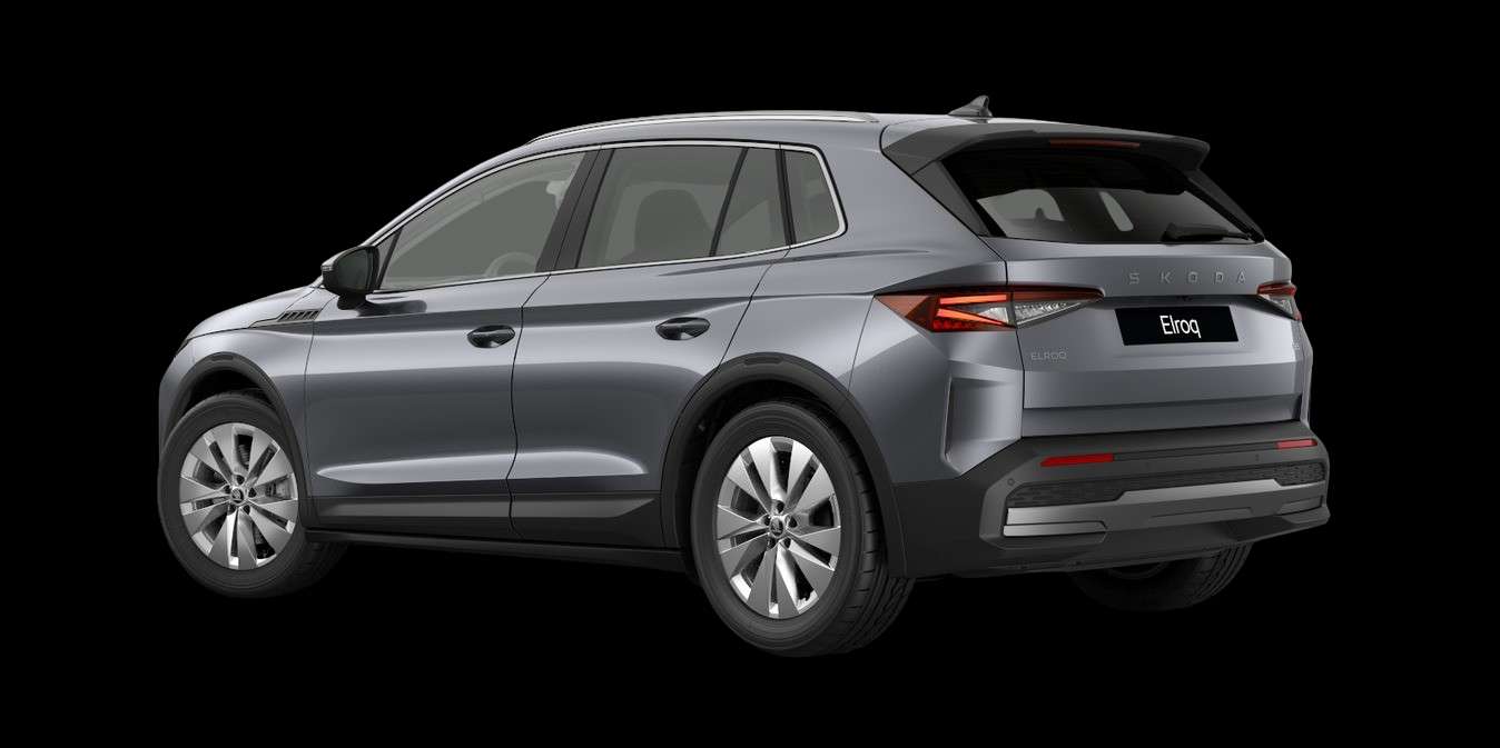 Schräge Heckansicht eines Skoda Elroq, freigestellt