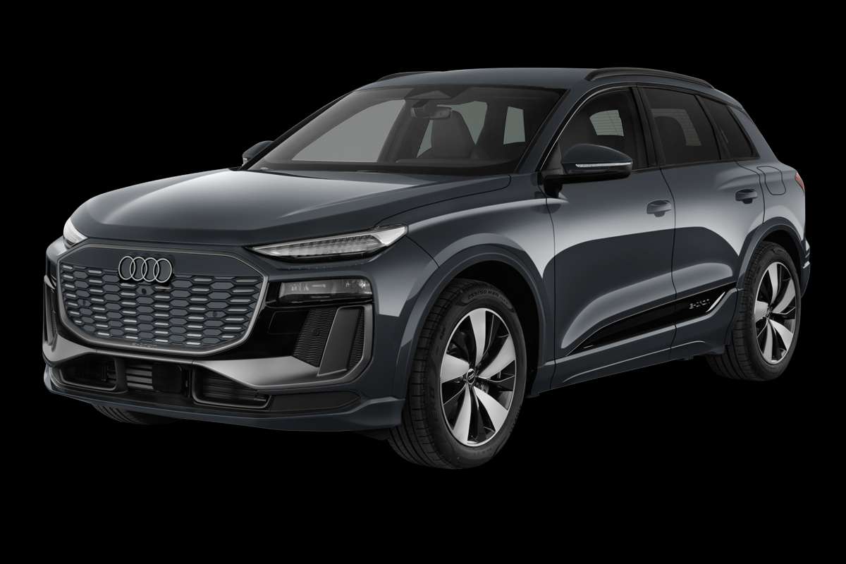Schräge Frontansicht eines Audi Q6 e-tron, freigestellt