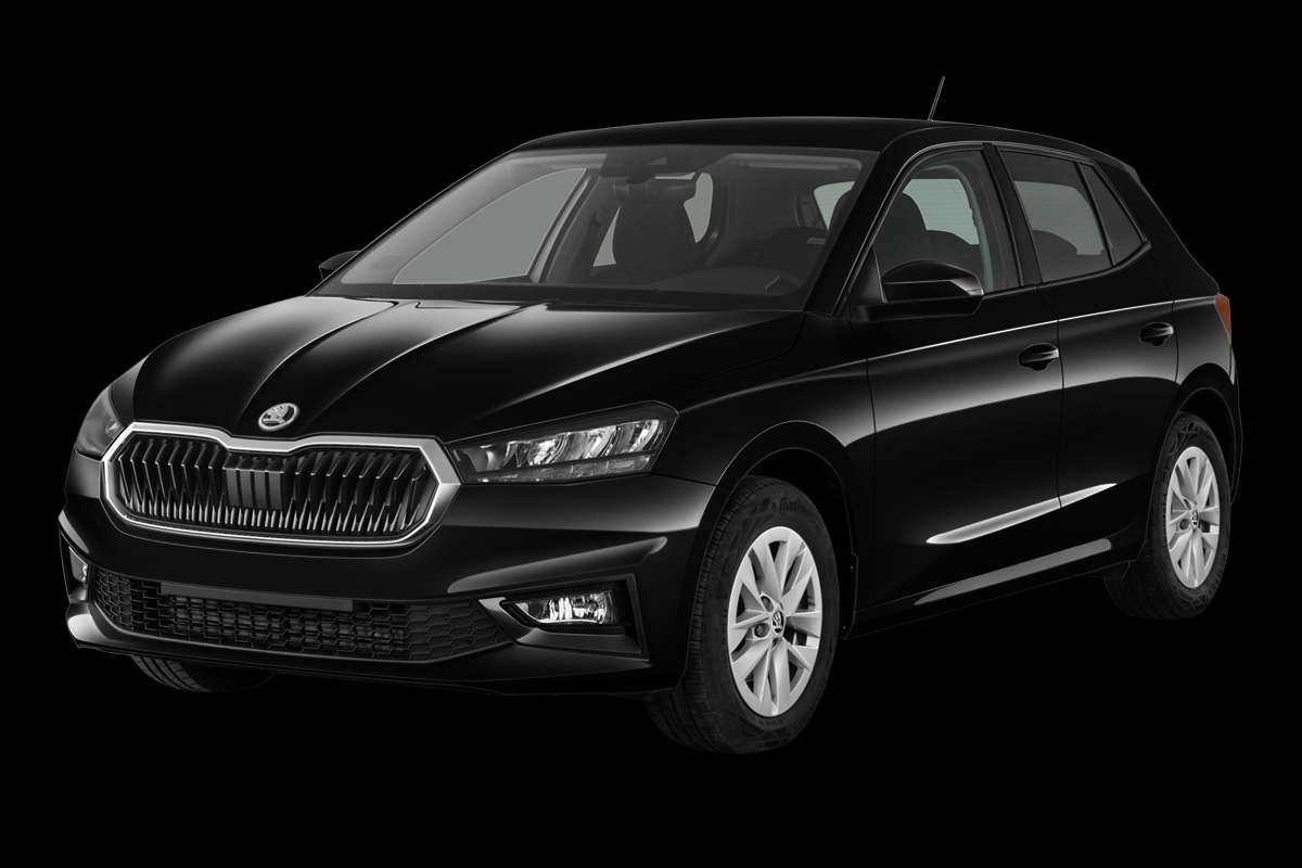 Schräge Frontansicht eines Skoda Fabia, freigestellt