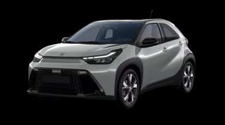 Schräge Frontansicht auf einen Toyota Aygo X Teamplayer, freigestellt