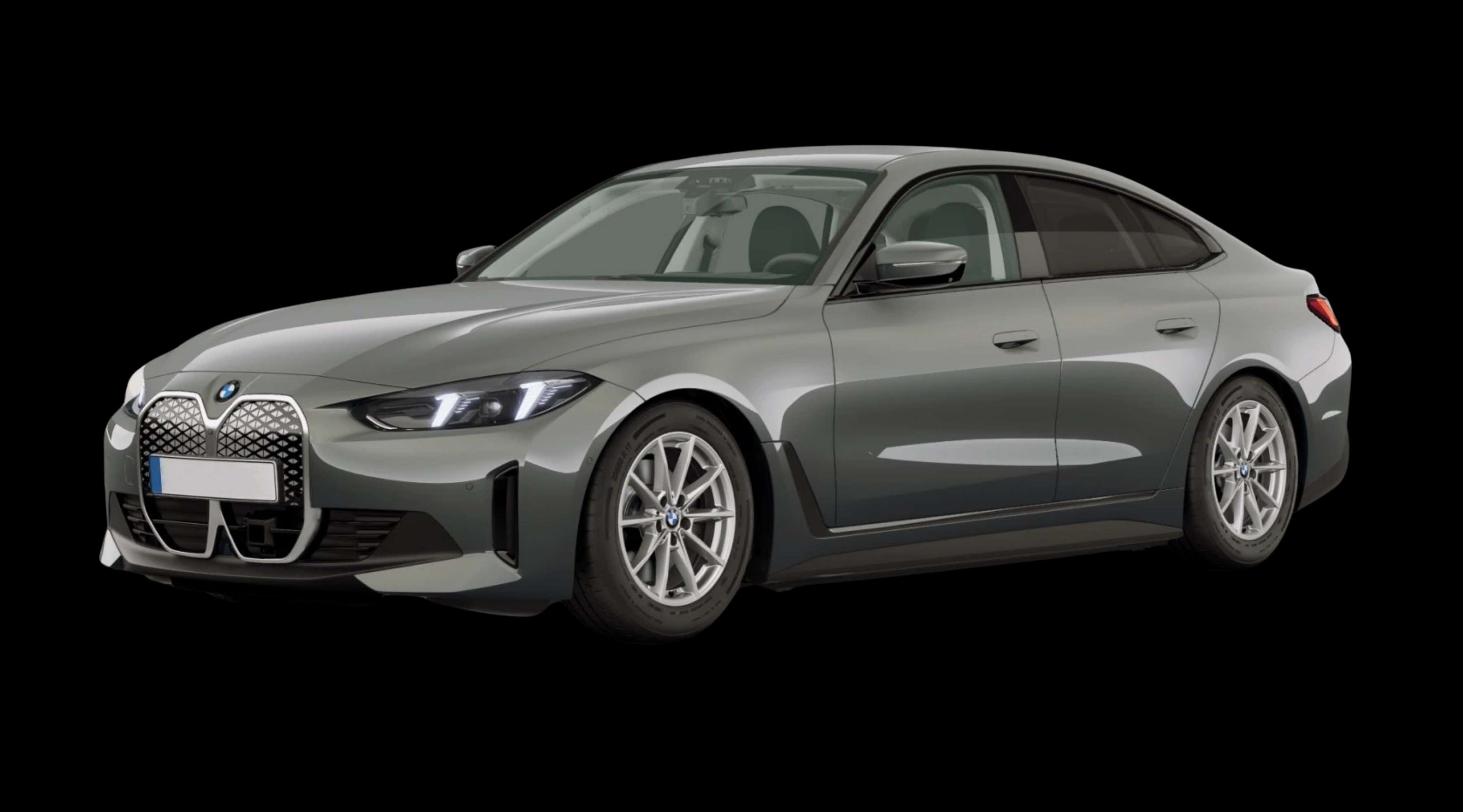 Schräge Frontansicht eines BMW i4, freigestellt