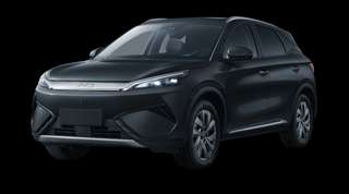 Schräge Frontansicht auf einen BYD Atto 3 Evo Excellence, freigestellt