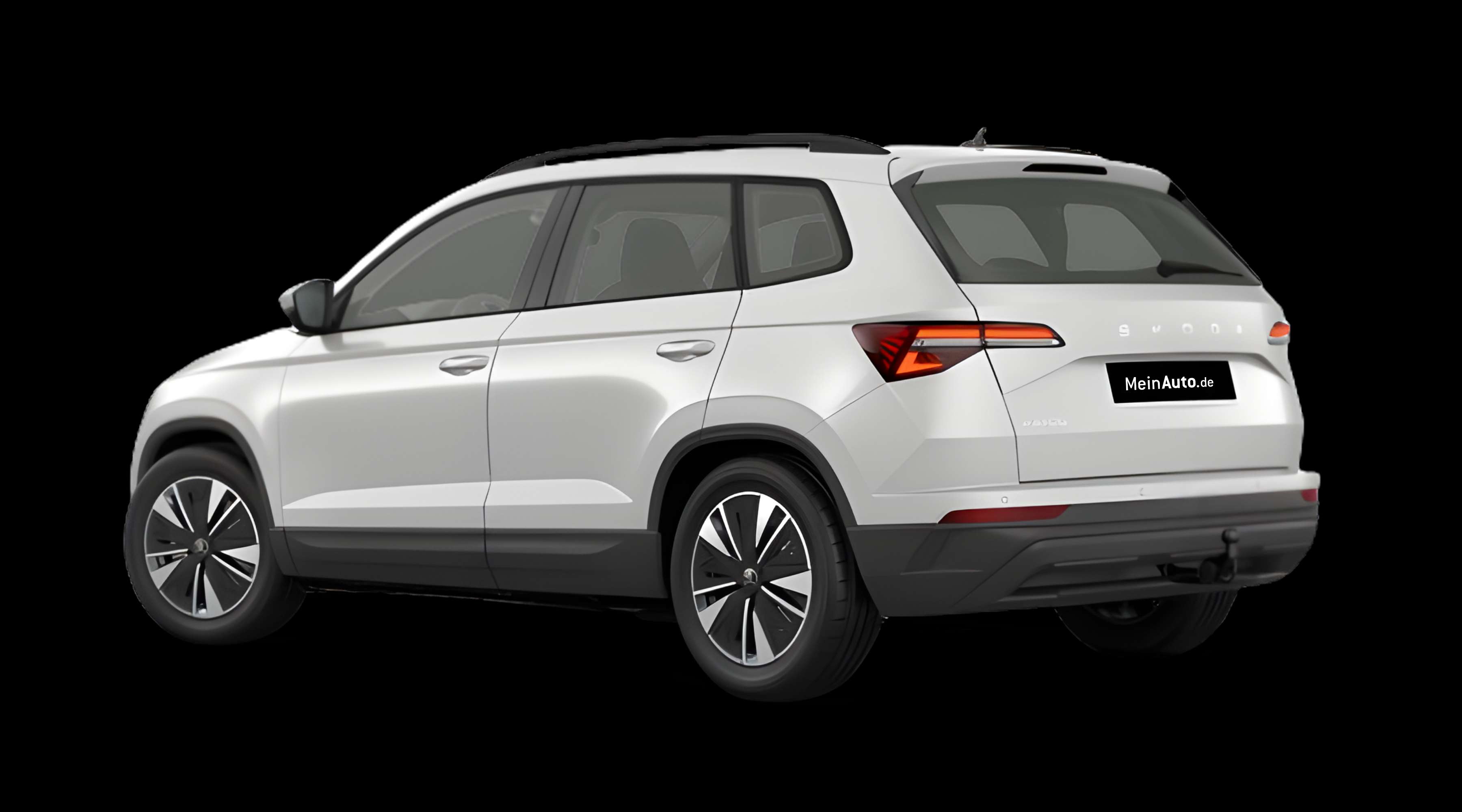 Schräge Heckansicht eines Skoda Karoq, freigestellt