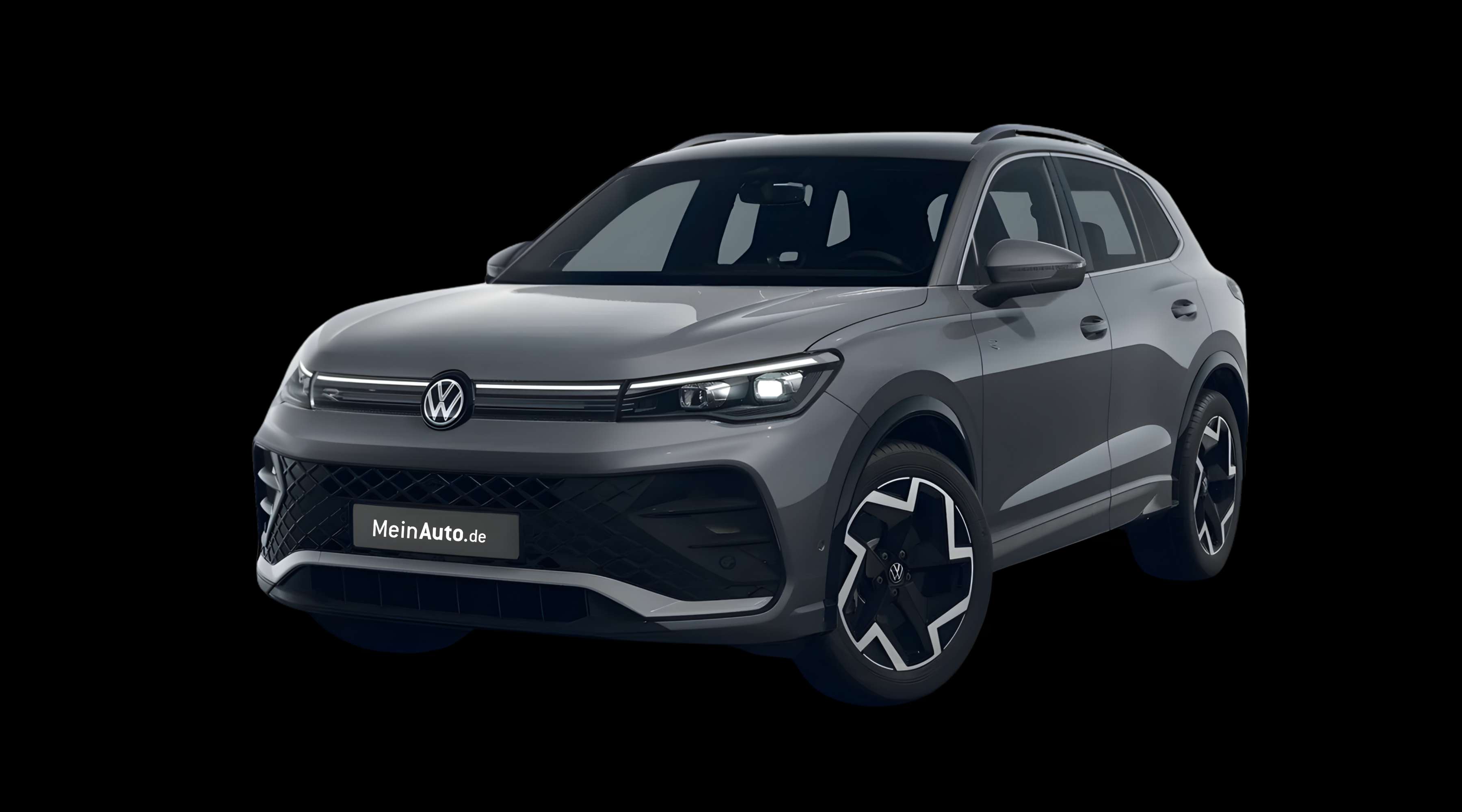 Schräge Frontansicht eines Volkswagen Tiguan, freigestellt
