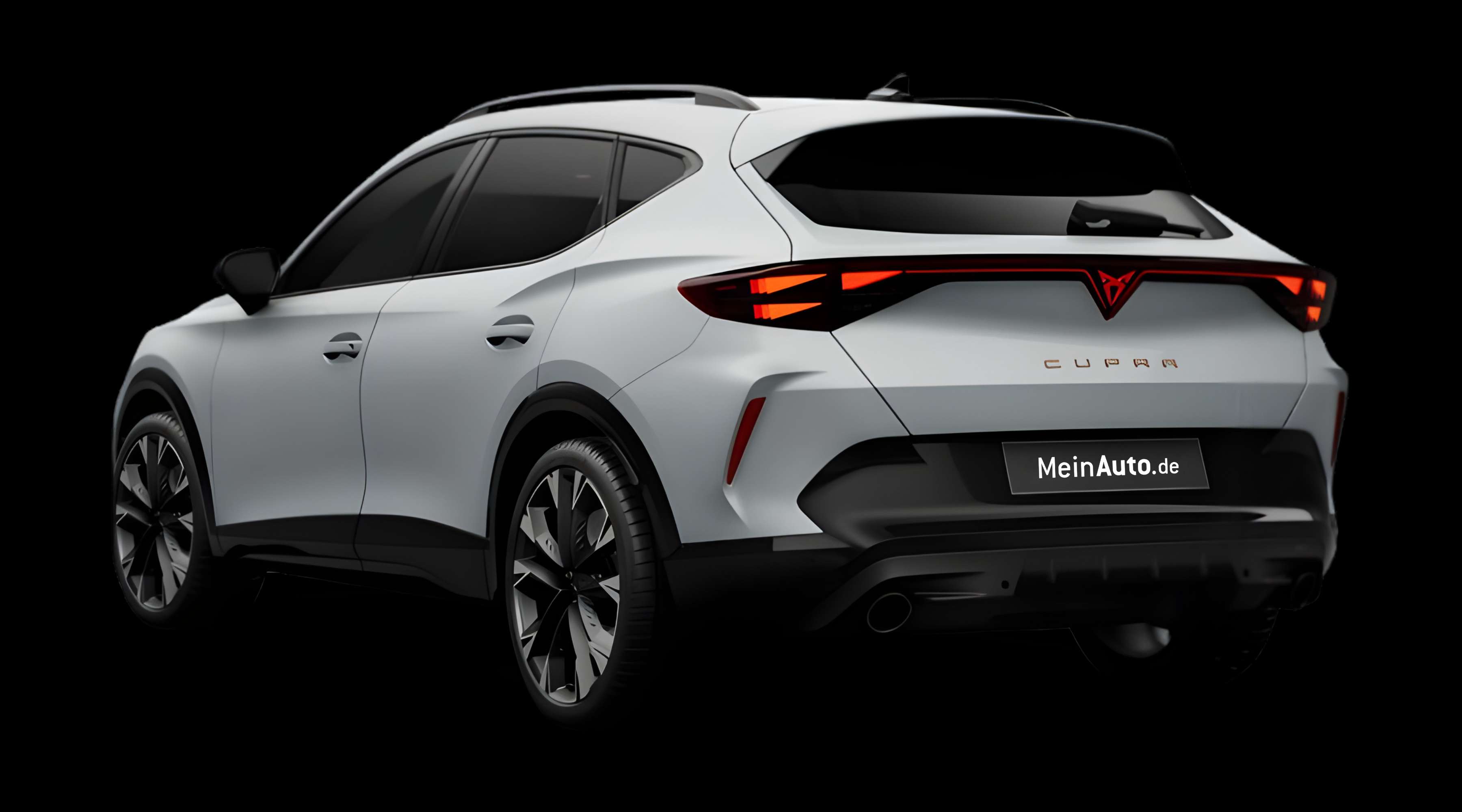 Schräge Heckansicht eines CUPRA Formentor, freigestellt