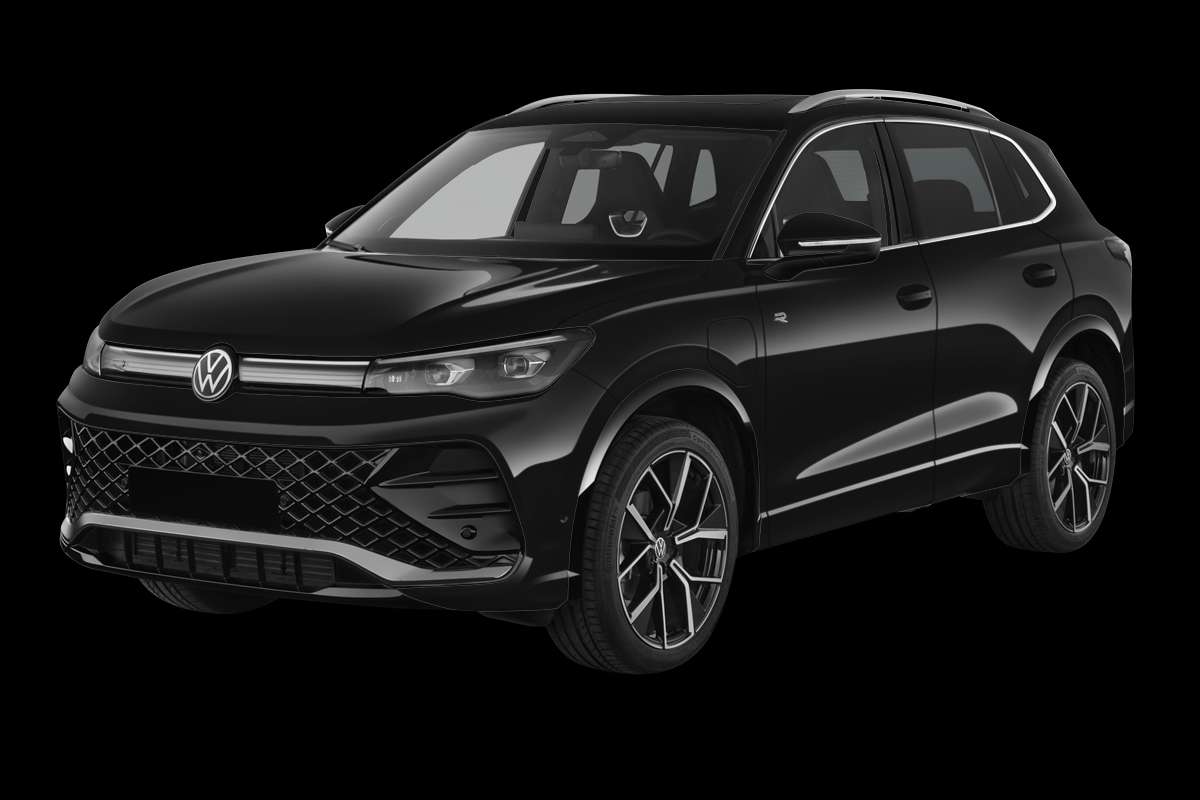 Schräge Frontansicht eines Volkswagen Tiguan, freigestellt