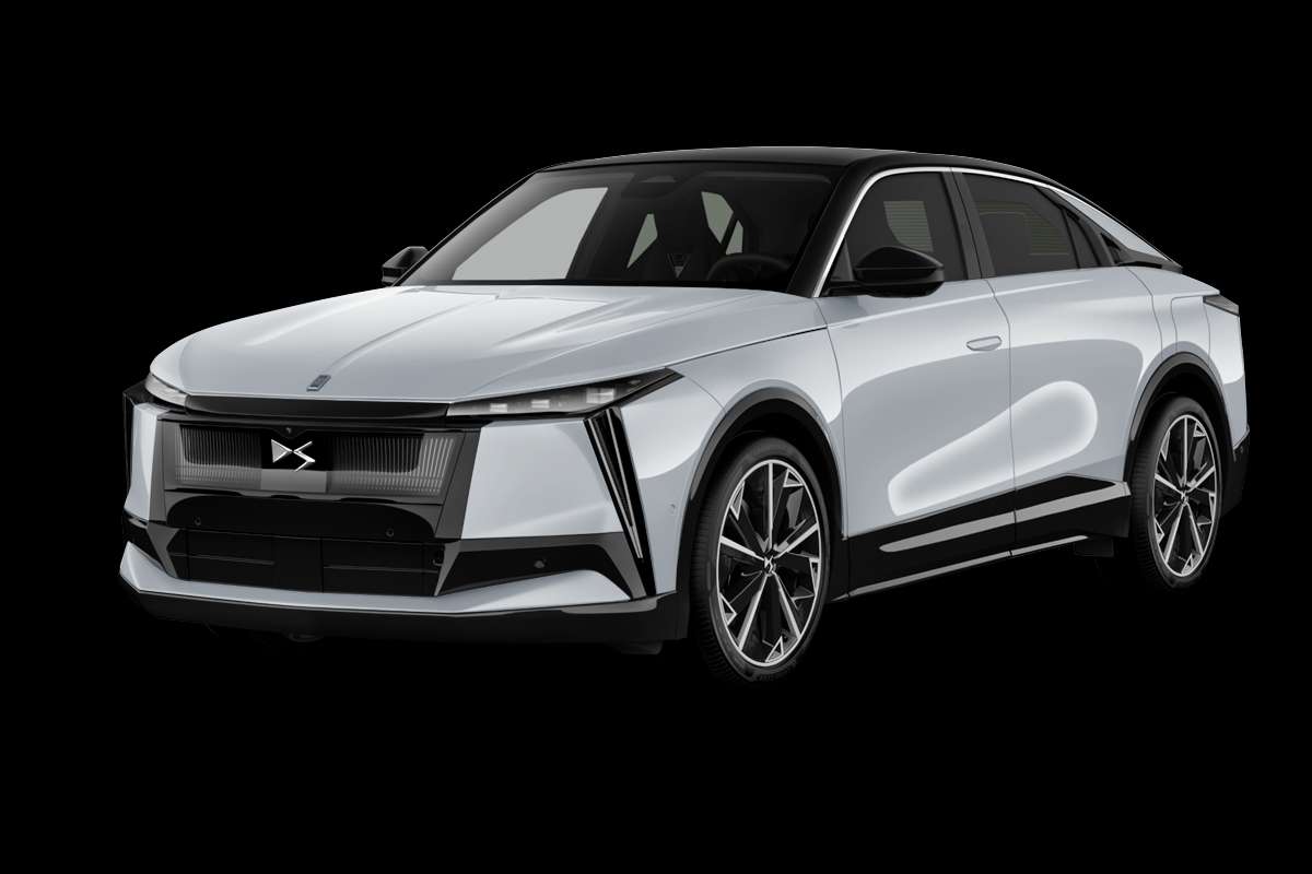 Schräge Frontansicht eines DS Automobiles Nº 8, freigestellt