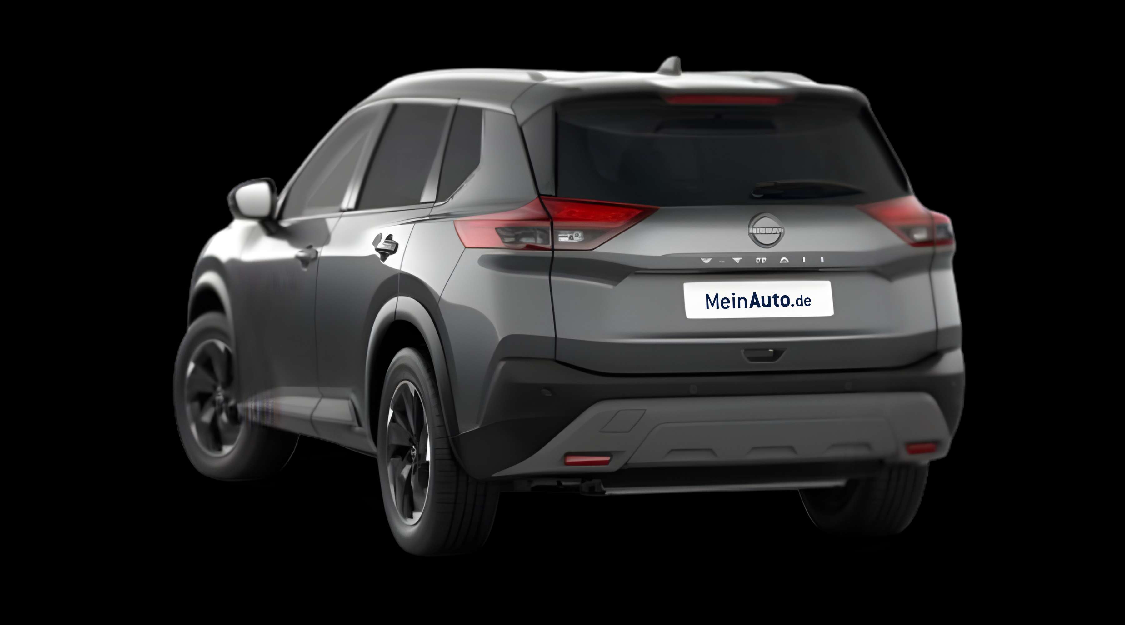Schräge Heckansicht eines Nissan X-TRAIL, freigestellt