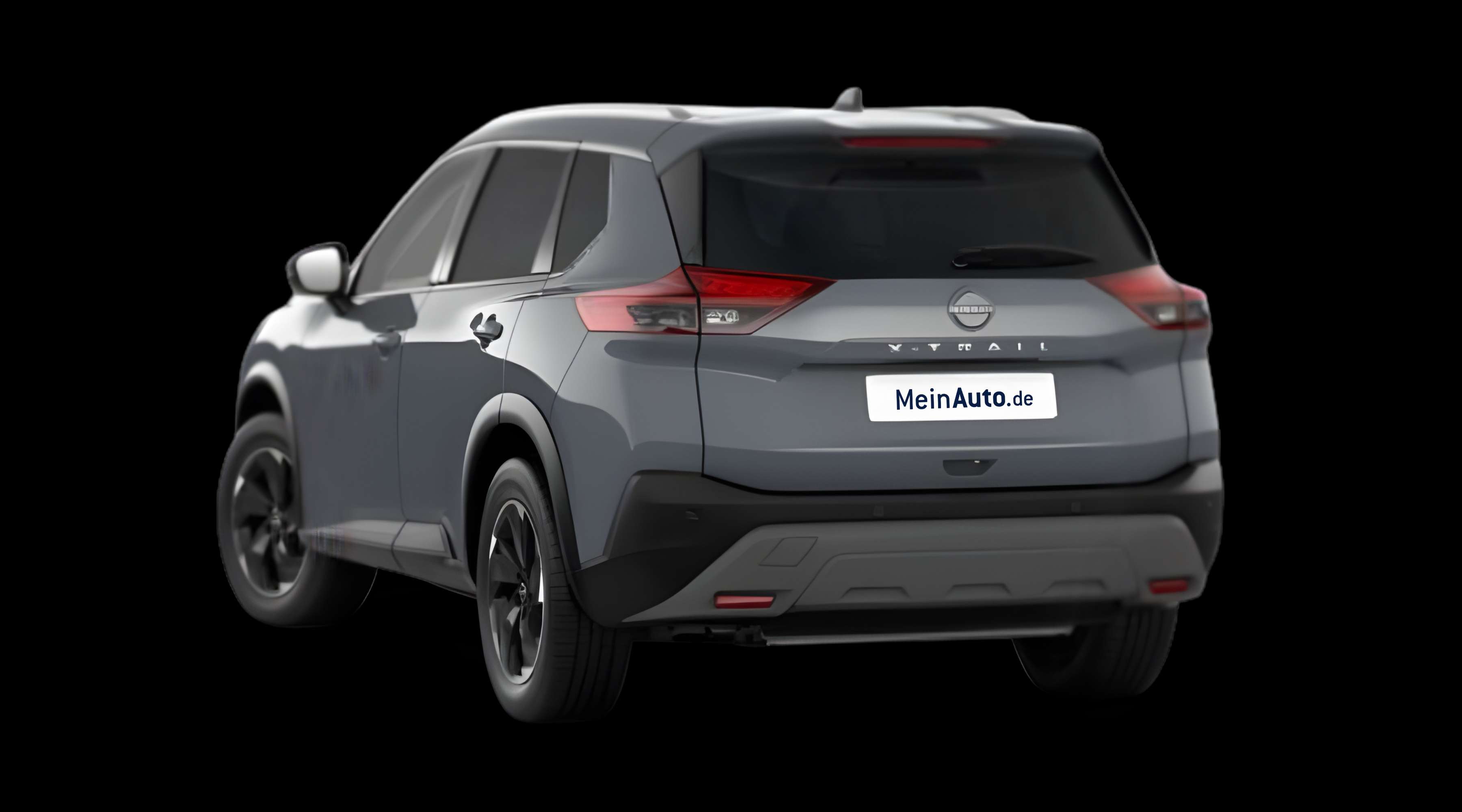 Schräge Heckansicht eines Nissan X-TRAIL, freigestellt