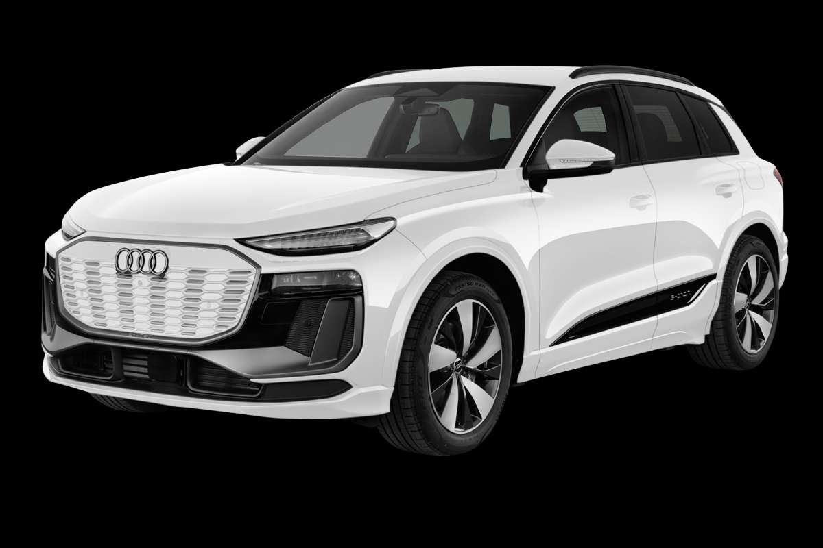 Schräge Frontansicht eines Audi Q6 e-tron, freigestellt