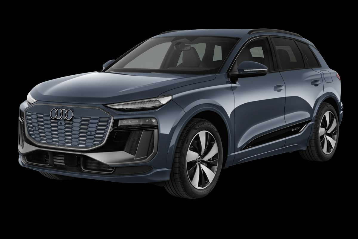 Schräge Frontansicht eines Audi Q6 e-tron, freigestellt