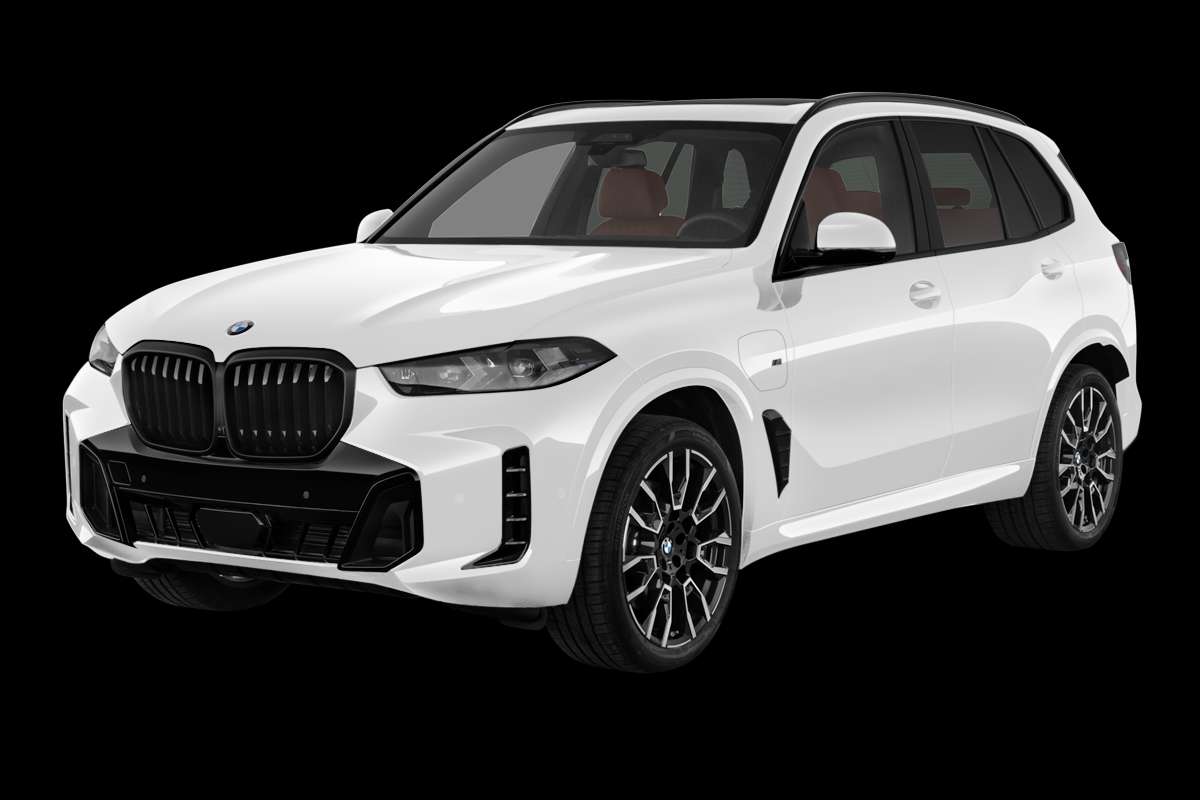 Schräge Frontansicht eines BMW X5, freigestellt