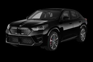 Schräge Frontansicht auf einen BMW iX2 , freigestellt