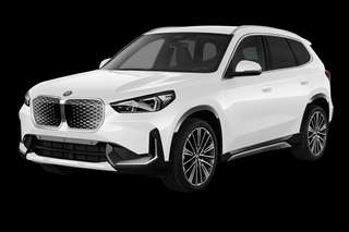 Schräge Frontansicht auf einen BMW iX1 , freigestellt