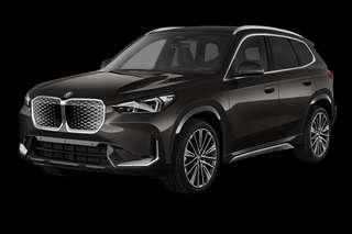 Schräge Frontansicht auf einen BMW iX1 , freigestellt
