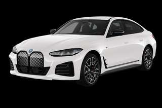 Schräge Frontansicht auf einen BMW i4 , freigestellt