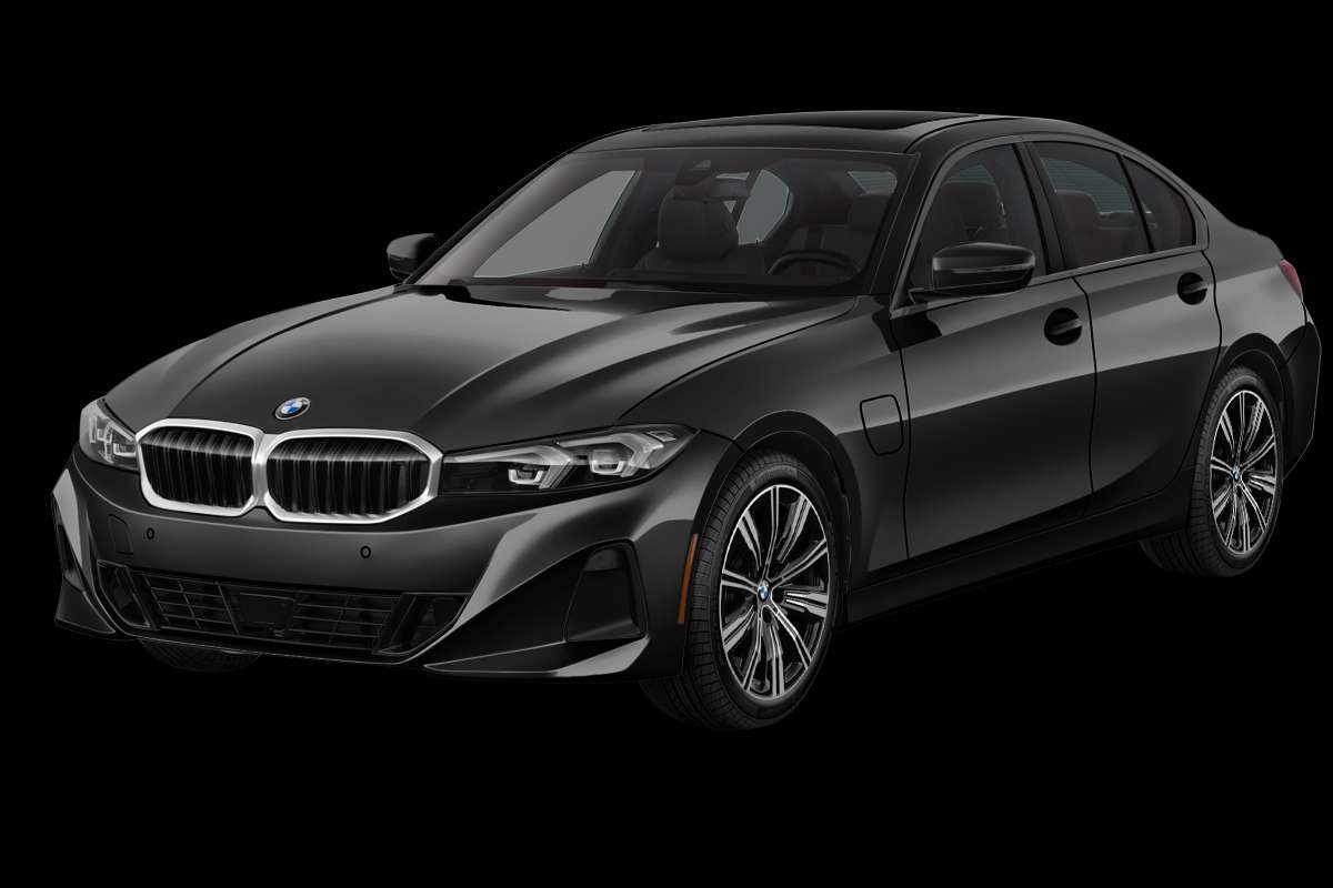 Schräge Frontansicht eines BMW 3er-Reihe, freigestellt