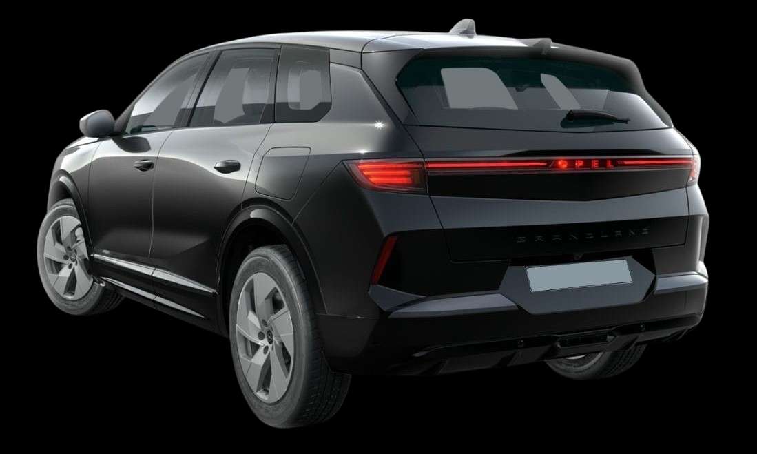 Schräge Heckansicht eines Opel Grandland, freigestellt