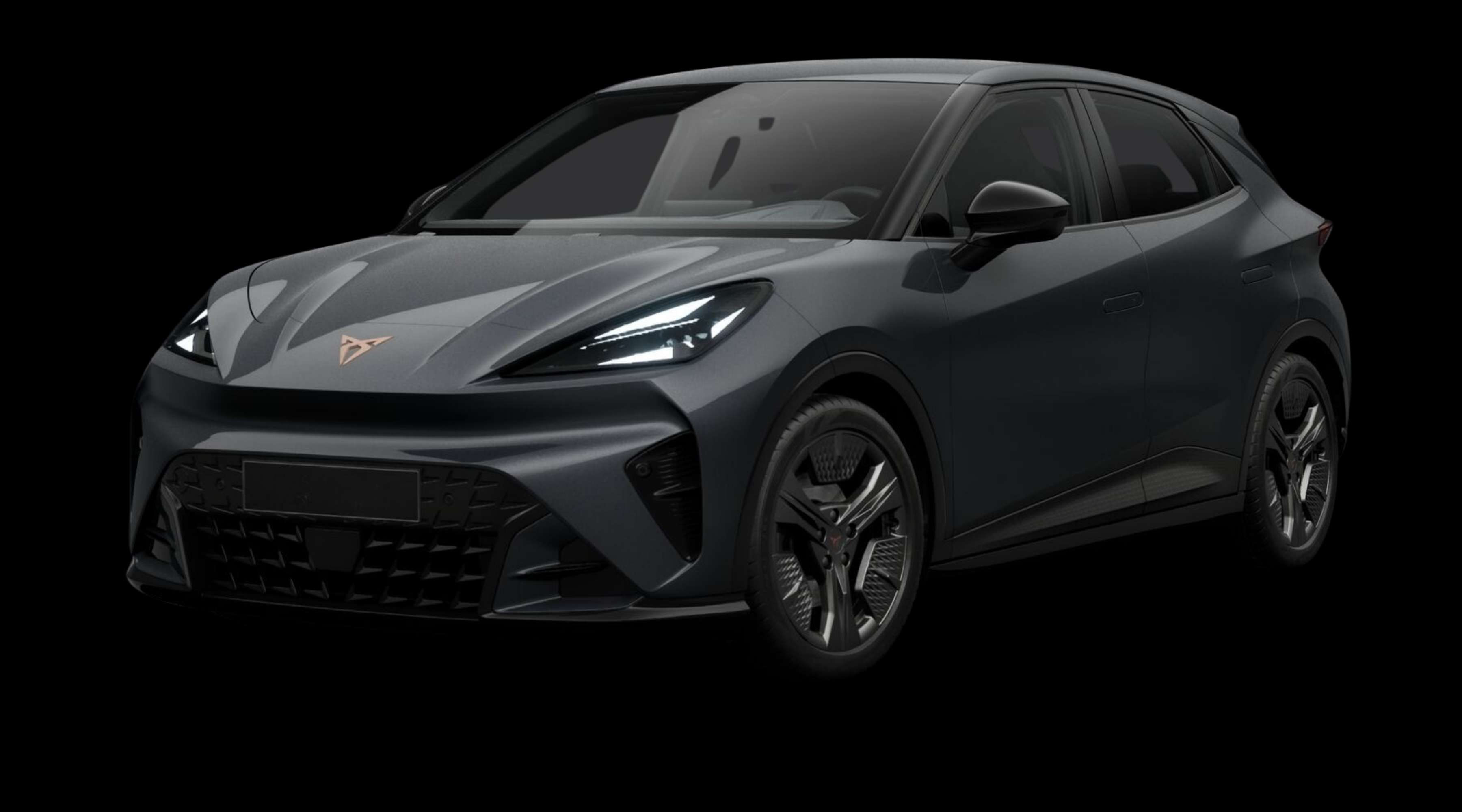 Schräge Frontansicht eines CUPRA Raval, freigestellt