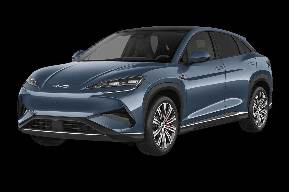 Schräge Frontansicht eines BYD Sealion 7, freigestellt