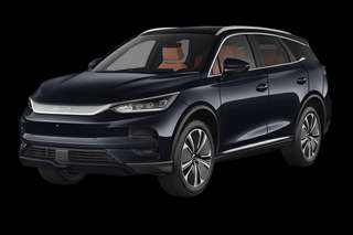 Schräge Frontansicht auf einen BYD Tang , freigestellt