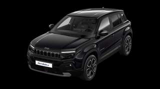 Schräge Frontansicht auf einen Jeep Avenger Summit, freigestellt